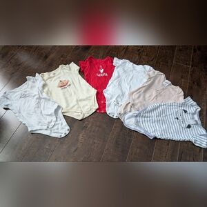 Bundle of 6 onesies